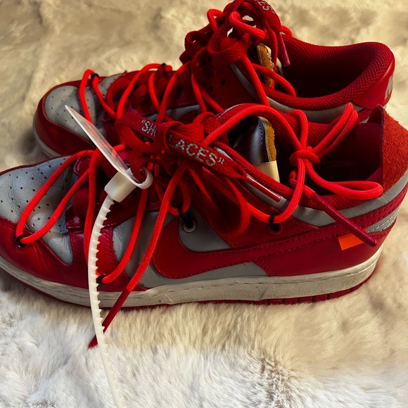Nike 2019
Off-White x Dunk Low 'University Red' - Picture 2 of 10